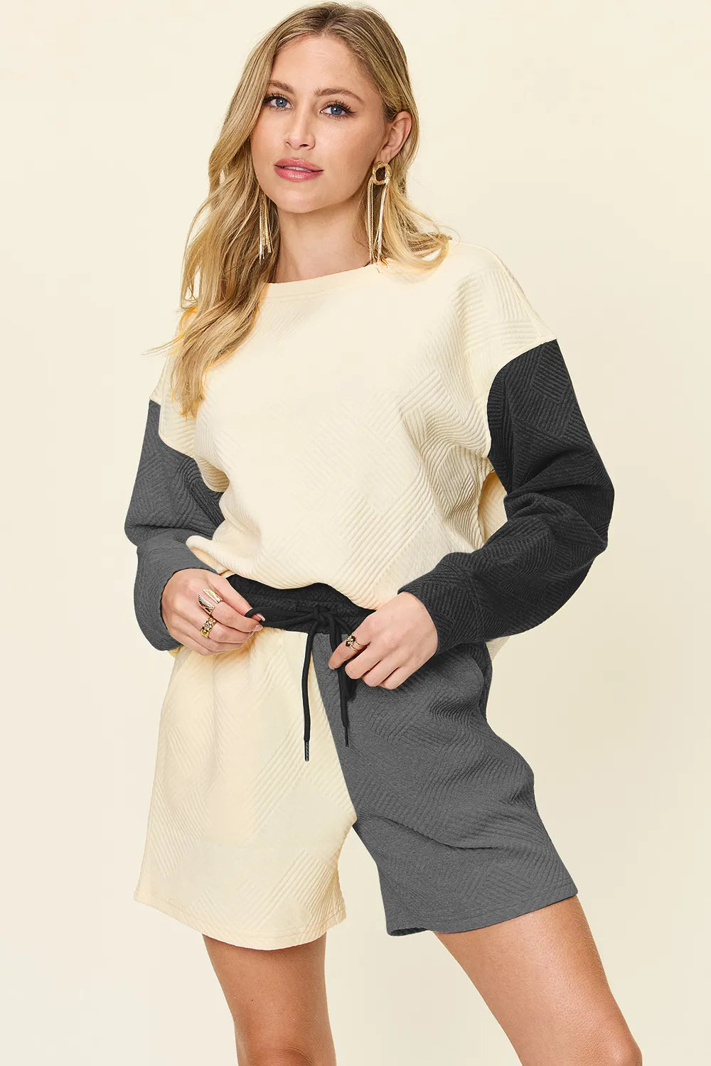 Get trendy with Contrast Drop Shoulder Top and Shorts Set - Two Piece Sets available at Styles Code. Grab yours today!
