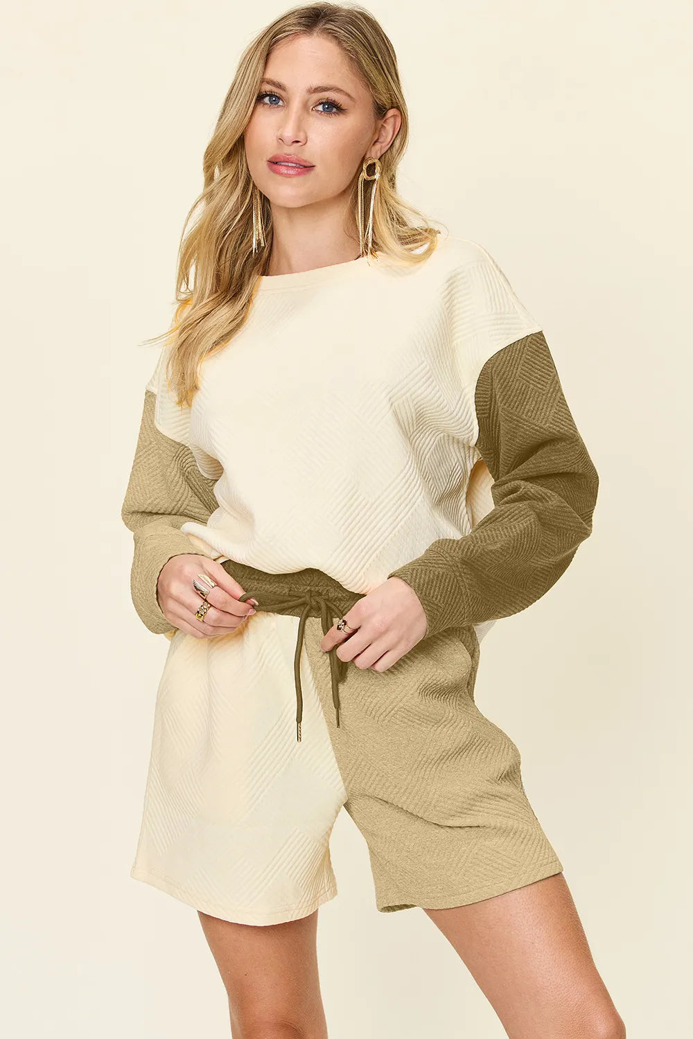 Get trendy with Contrast Drop Shoulder Top and Shorts Set - Two Piece Sets available at Styles Code. Grab yours today!