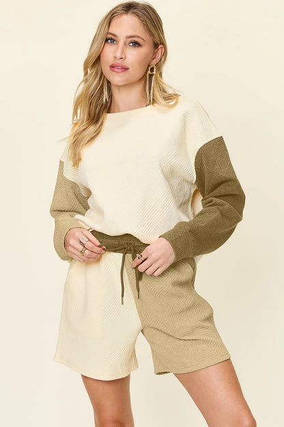 Get trendy with Contrast Drop Shoulder Top and Shorts Set - Two Piece Sets available at Styles Code. Grab yours today!