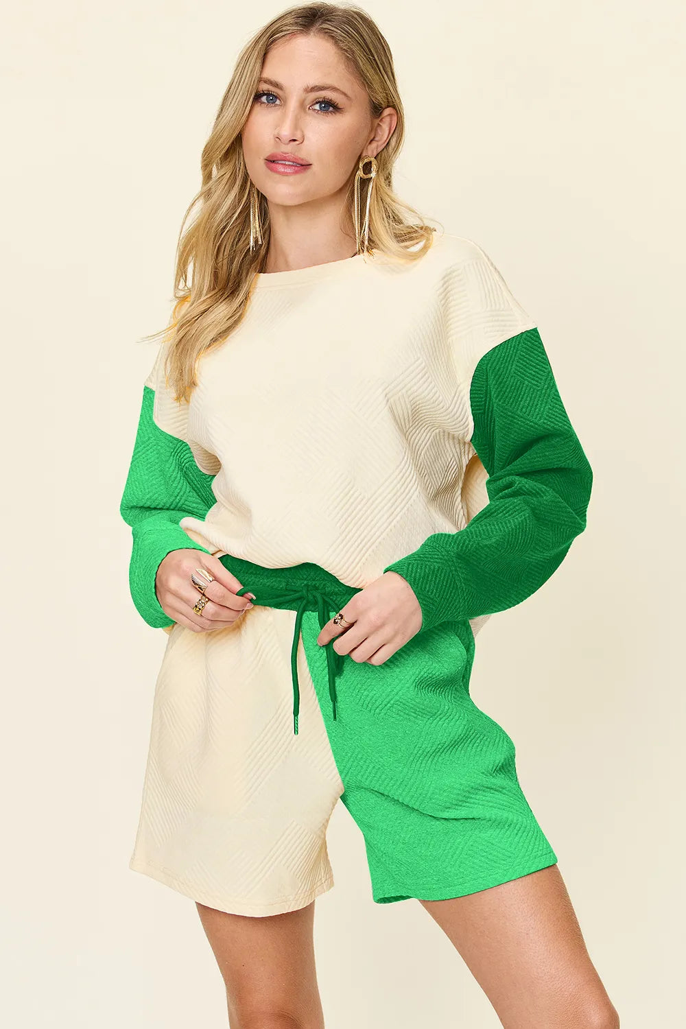 Get trendy with Contrast Drop Shoulder Top and Shorts Set - Two Piece Sets available at Styles Code. Grab yours today!